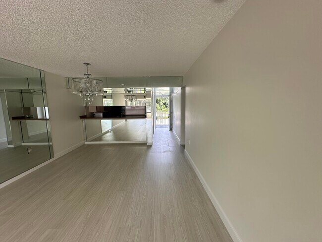 Foto del edificio - 3507 Village Blvd