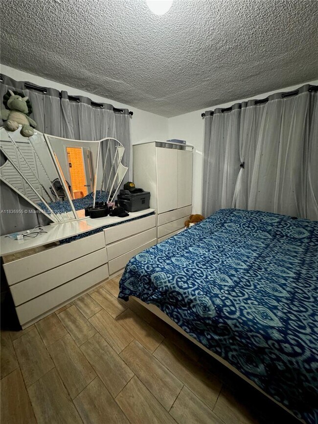Foto del edificio - 444 SW 4th St