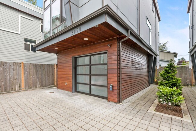 Building Photo - 3Bd/3Ba Seattle Townhome