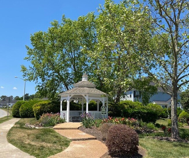 Building Photo - River Highlands