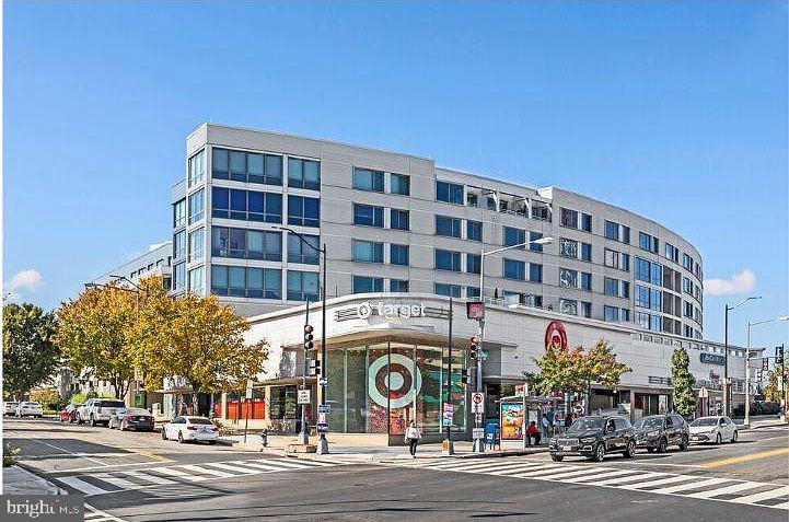 Foto principal - 4101 Albemarle St NW