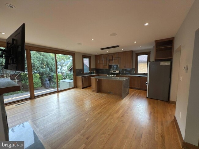 Building Photo - 807 Richmond Ave