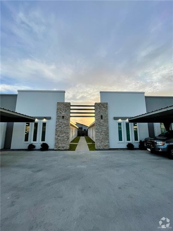 Building Photo - 404 Rafael Dr