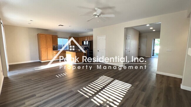 Foto del edificio - Beautiful 3bd/2ba Elk Grove Home with 2 Ca...