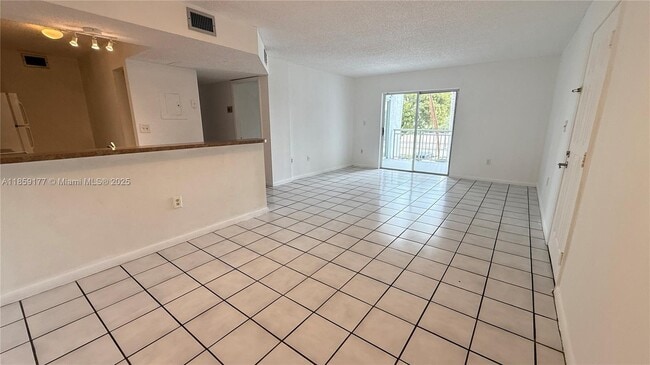 Foto del edificio - 8560 SW 212th St