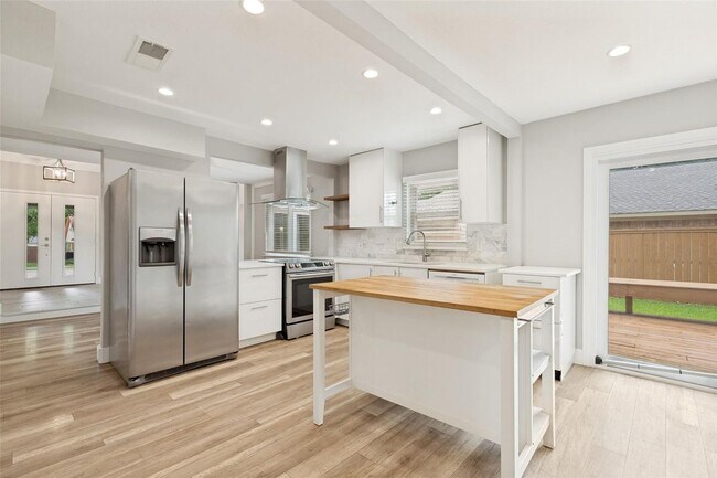 Foto del edificio - 2114 Wheaton Dr