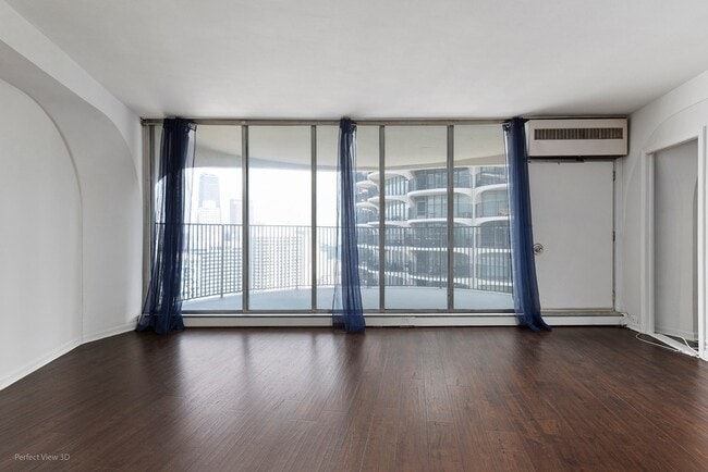 Foto del edificio - 300 N State St