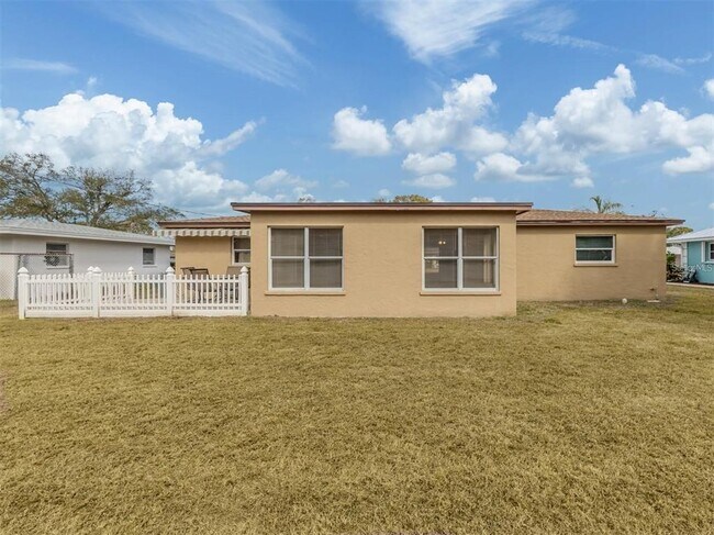 Foto del edificio - 1215 Mango Ave