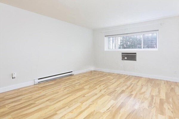 Building Photo - 3 Larose Pl