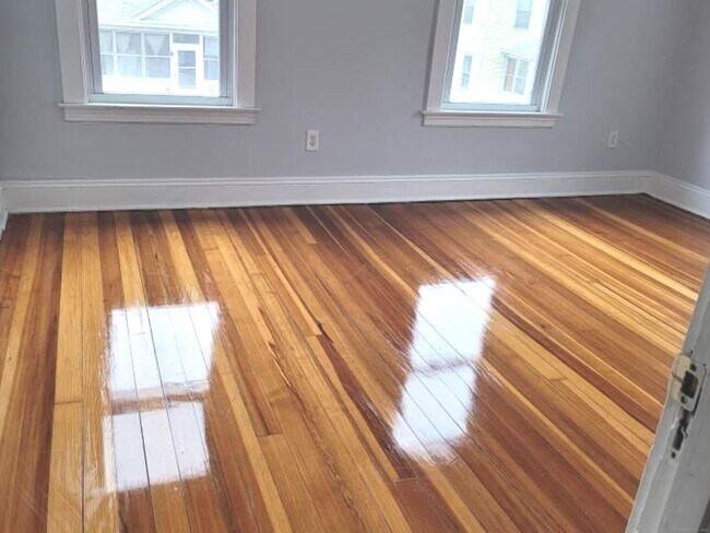 Foto del edificio - 42 Hartford Ave