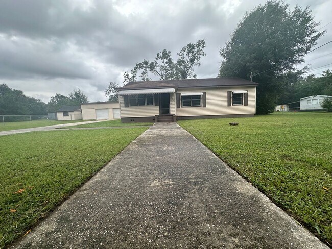 Foto del edificio - Crystal Springs, Country Home, Large Lot a...