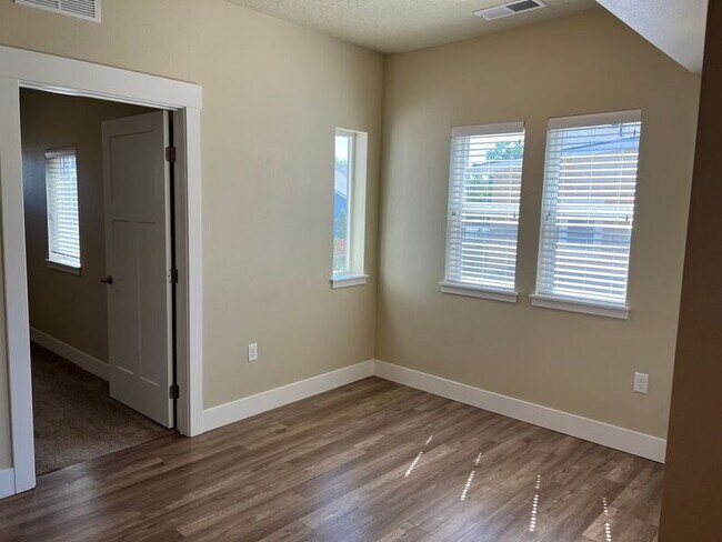 Foto del edificio - 3586 E. Grand Forest Dr.