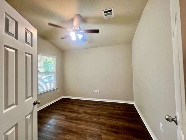 Foto del edificio - Beautifully updated one-story home!
