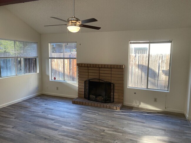 Foto del edificio - 2335 N Edison St