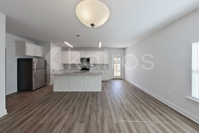 Building Photo - 8025 Hendrick Dr