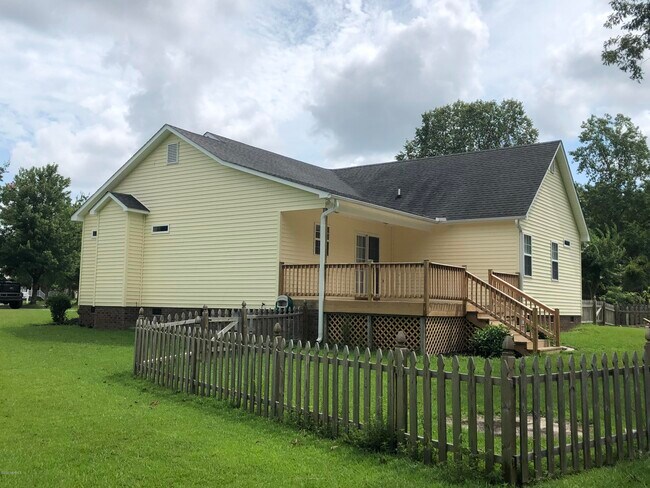 Building Photo - 209 Canterwood Ln