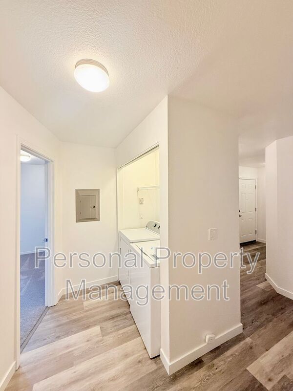 Building Photo - 3412 NE 66th Ave