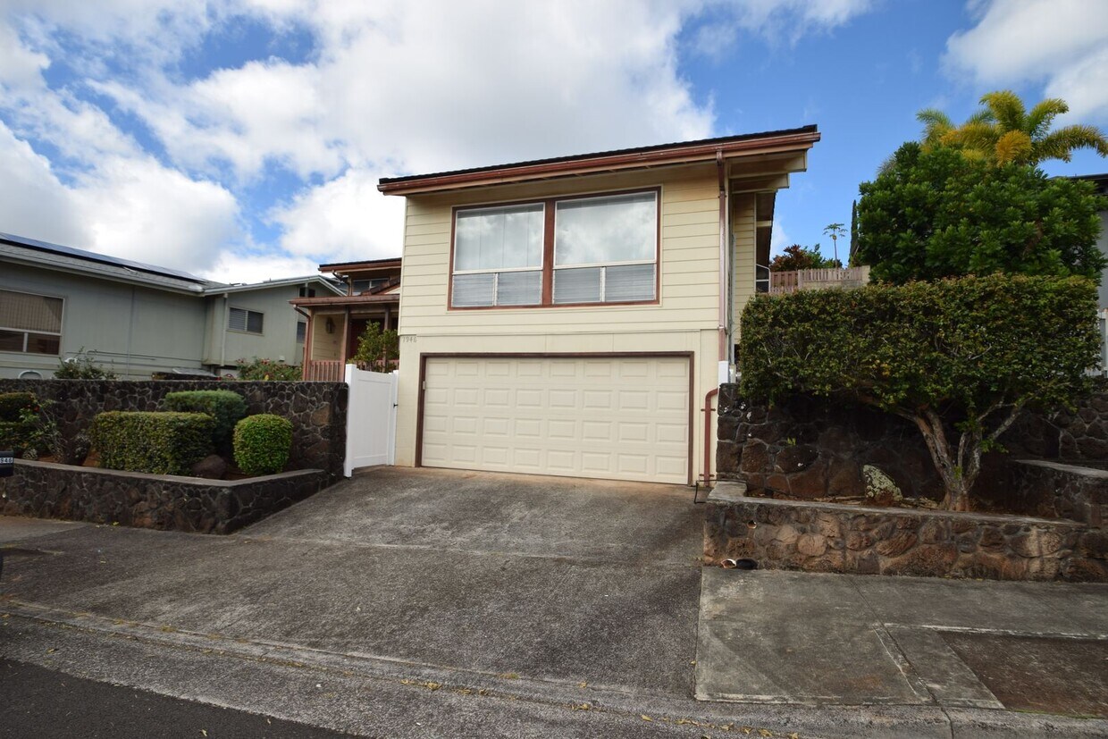 Primary Photo - Newtown Estates - SFH Partly Furnished 4 B...