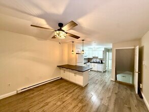 Building Photo - 133 Main St