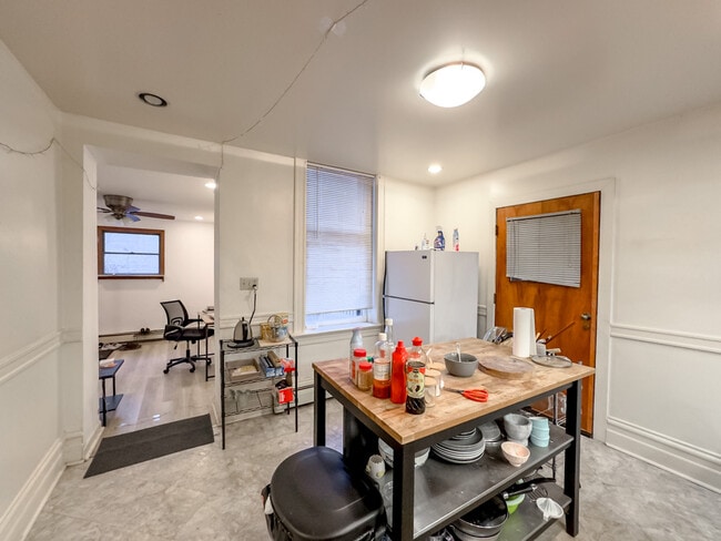 Foto del edificio - 2857 W Shakespeare Ave