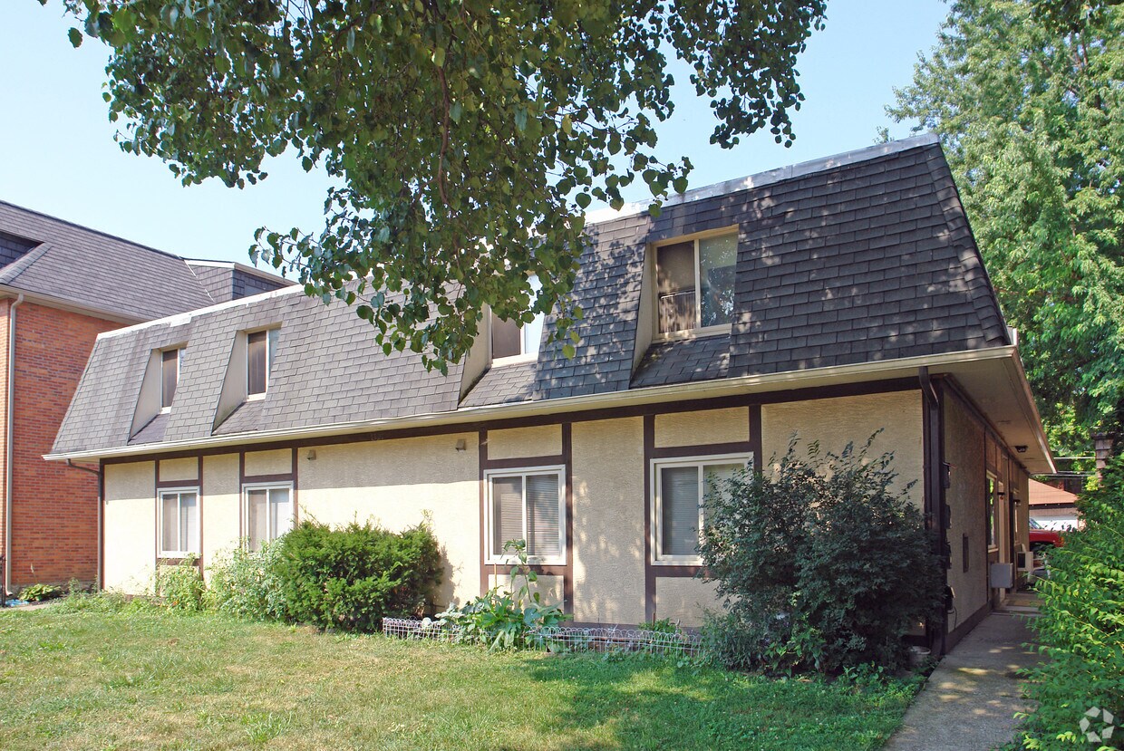 Foto del edificio - 1327 Dennison Ave