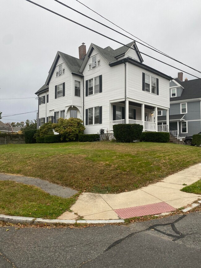 Building Photo - 45 Grandview Ave