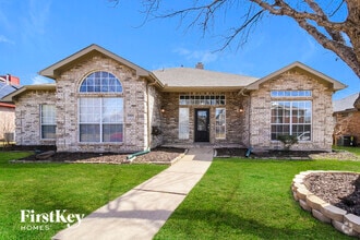 Building Photo - 2804 Pinnacle Dr