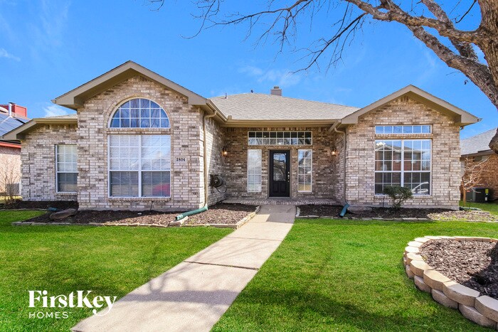 Primary Photo - 2804 Pinnacle Dr