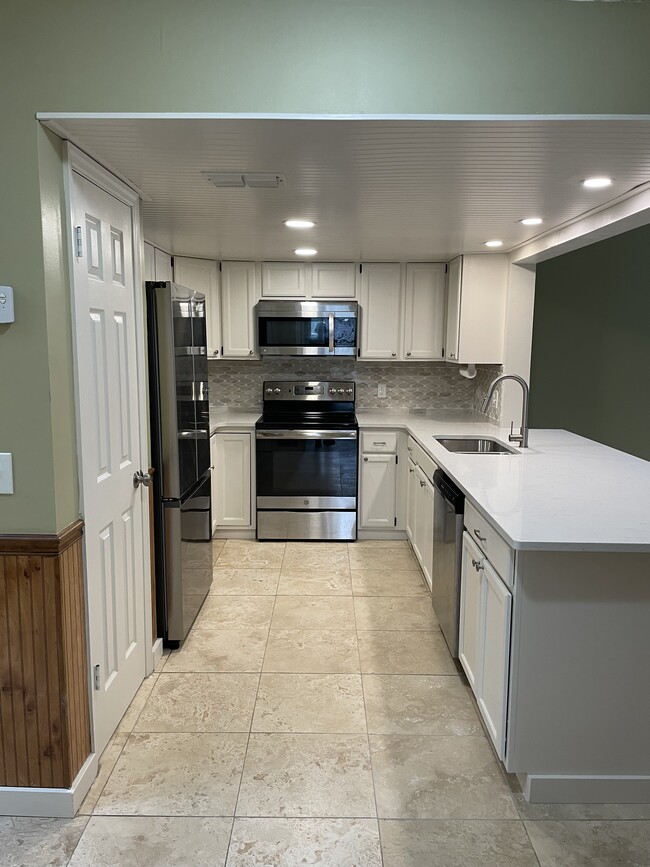 Kitchen Newly remodeled. New counter, backsplash, sink, faucet, ceiling, refrigerator - 144 Abaco Way