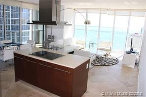 Building Photo - 485 Brickell Ave