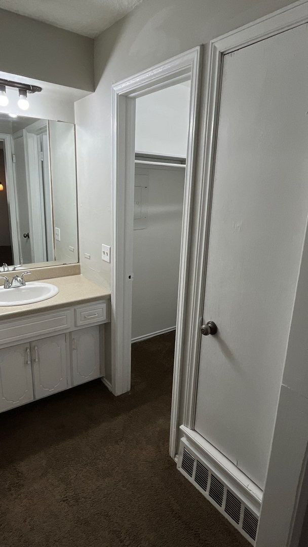 Foto del edificio - 1 Bed 1 Bath in Okc!