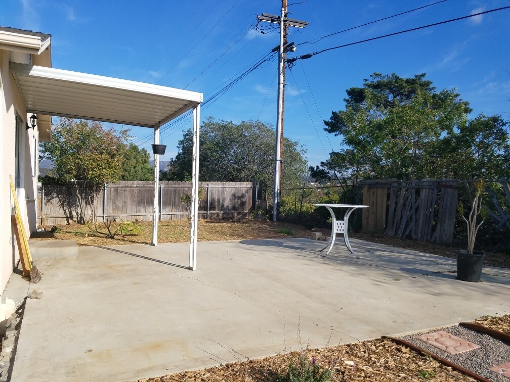 Building Photo - 502 Pina Ln