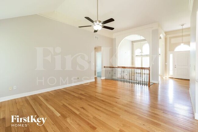 Foto del edificio - 13400 Sycamore Dr