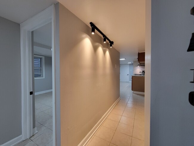 Foto del edificio - 3039 S Throop St