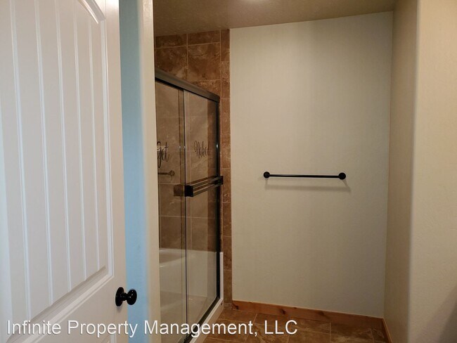 Building Photo - 3 br, 2 bath House - 1614 Powers Boulevard