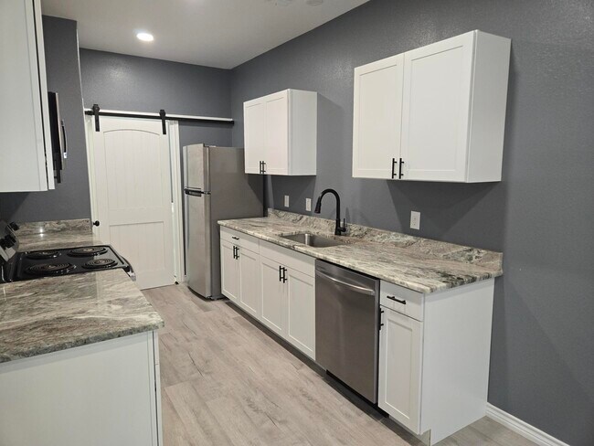 Building Photo - 409 S Steen Dr