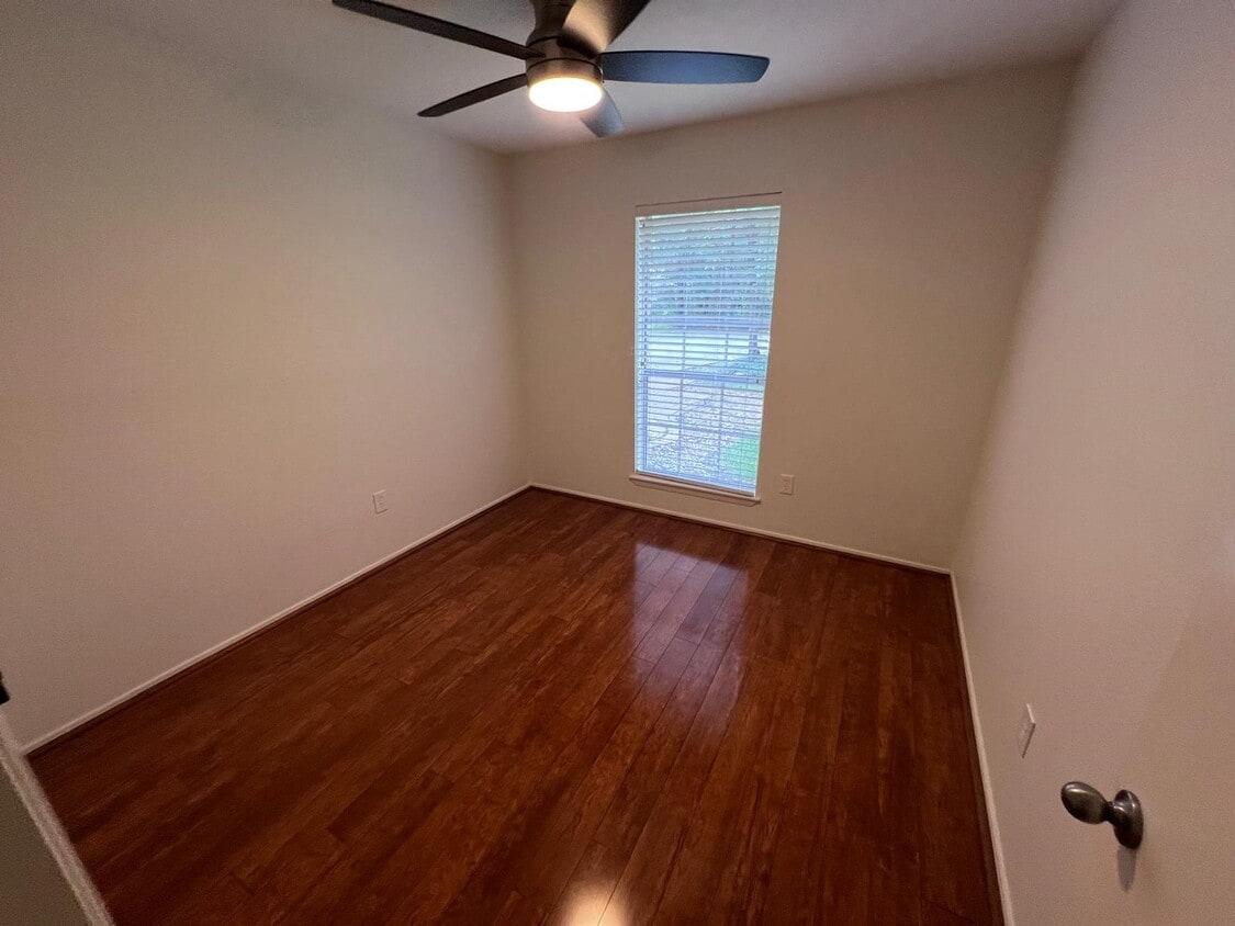 Primary Photo - 21 N Waxberry Rd