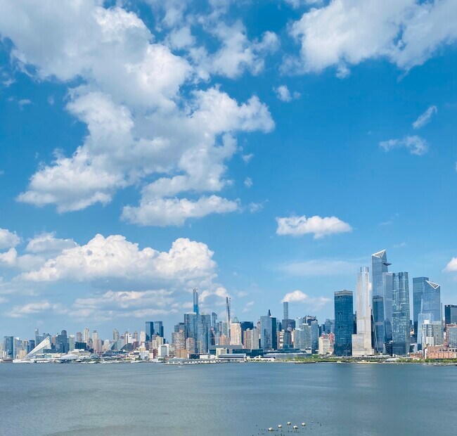 Foto del edificio - 1425 Hudson St