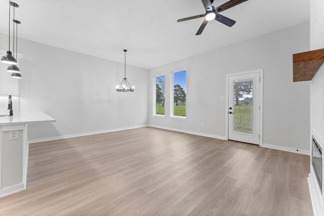 Building Photo - 14839 Spica Ct
