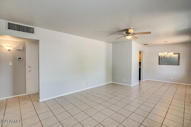 Foto del edificio - 543 W 19th St