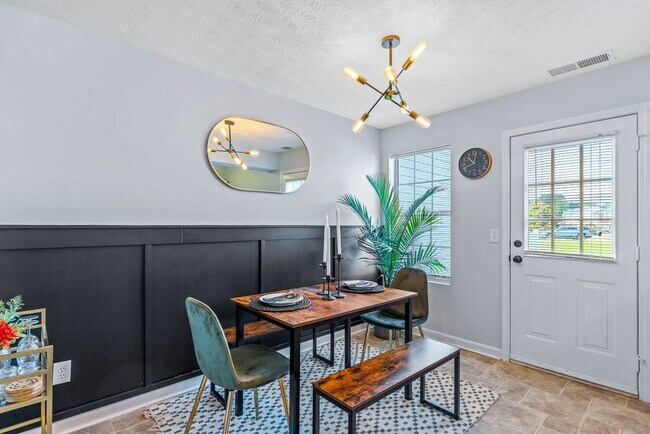 Foto del edificio - 1327 Hollenbeck Ln