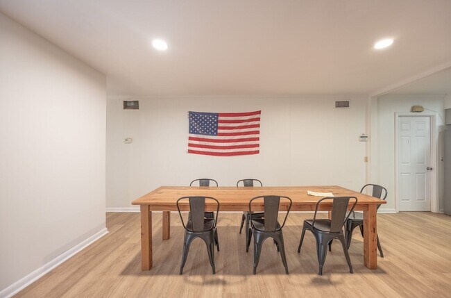 Foto del edificio - 115 Simmons Rd