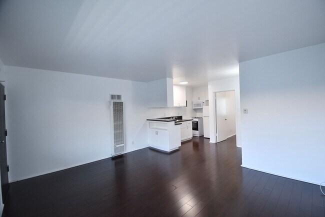 Foto del edificio - 10645 Valley Spring Ln