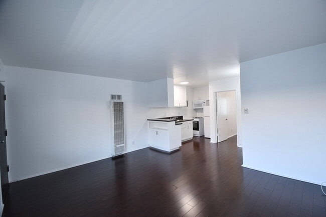Building Photo - 10645 Valley Spring Ln