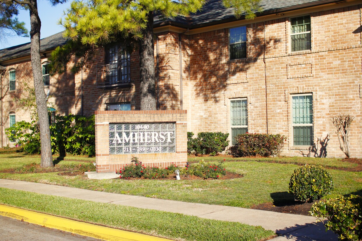 Primary Photo - Amherst Apartments