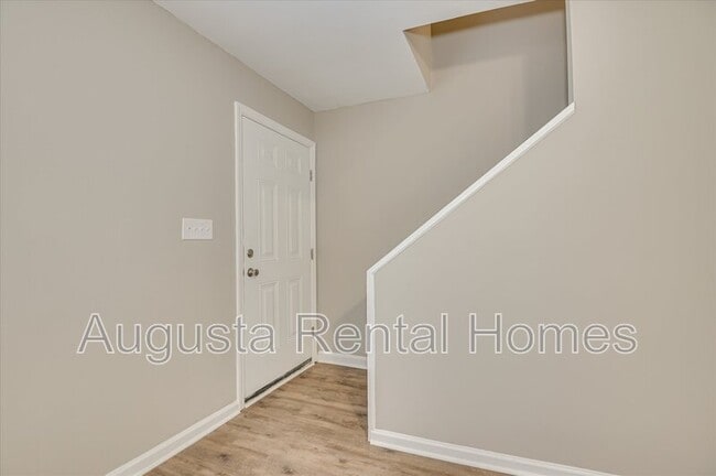 Foto del edificio - 136 Chalet N Blvd