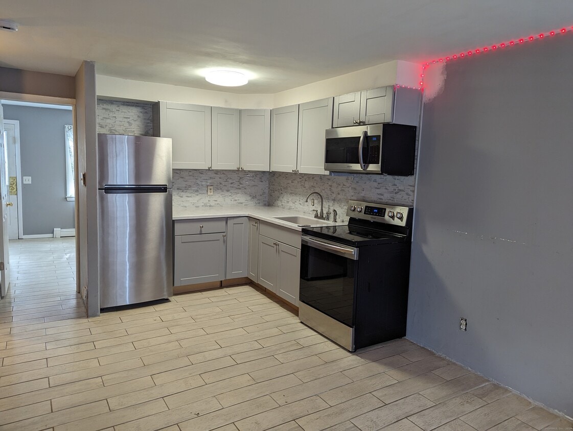 57 Lansing Pl, Bridgeport, CT 06606 House Rental in Bridgeport, CT