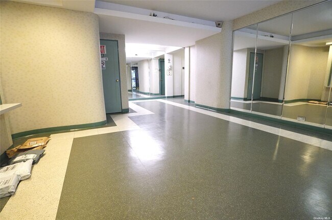Foto del edificio - 98-33 64th Ave
