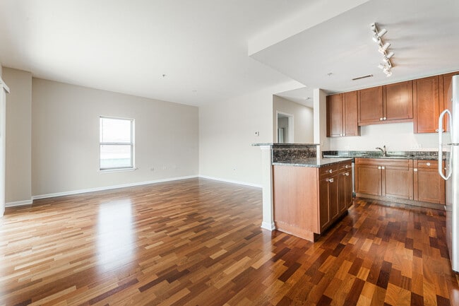 Building Photo - 1650 Riverwoods Dr