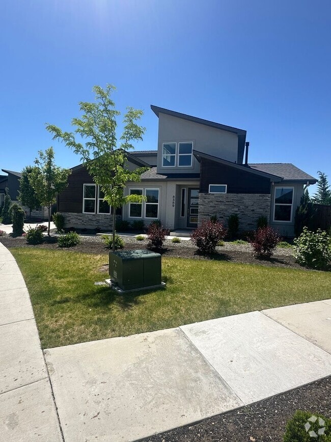 Building Photo - 8389 W Shams Ln
